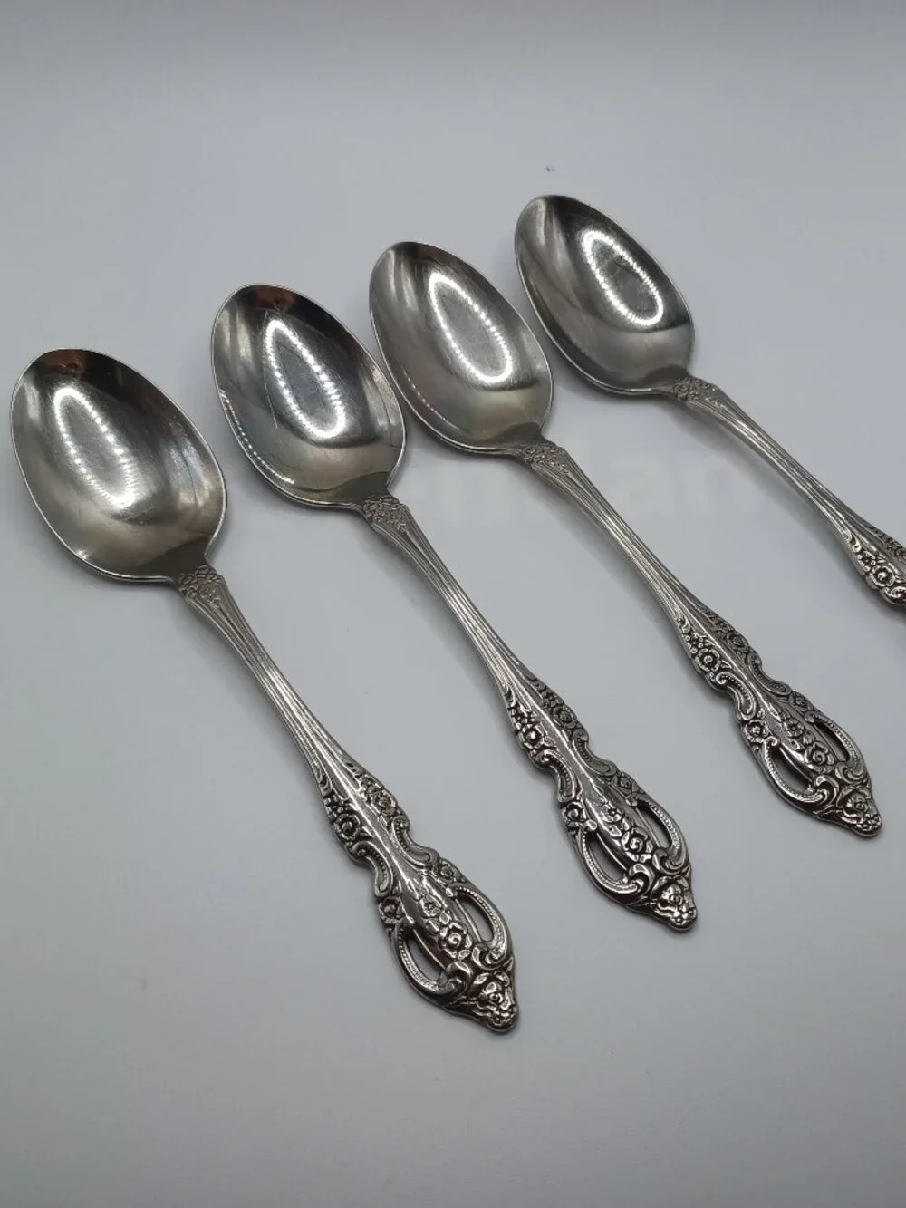 Oneida Renoir-Pembrooke Stainless Flatware Set of 4 Oval Soup Spoons S.S.S.